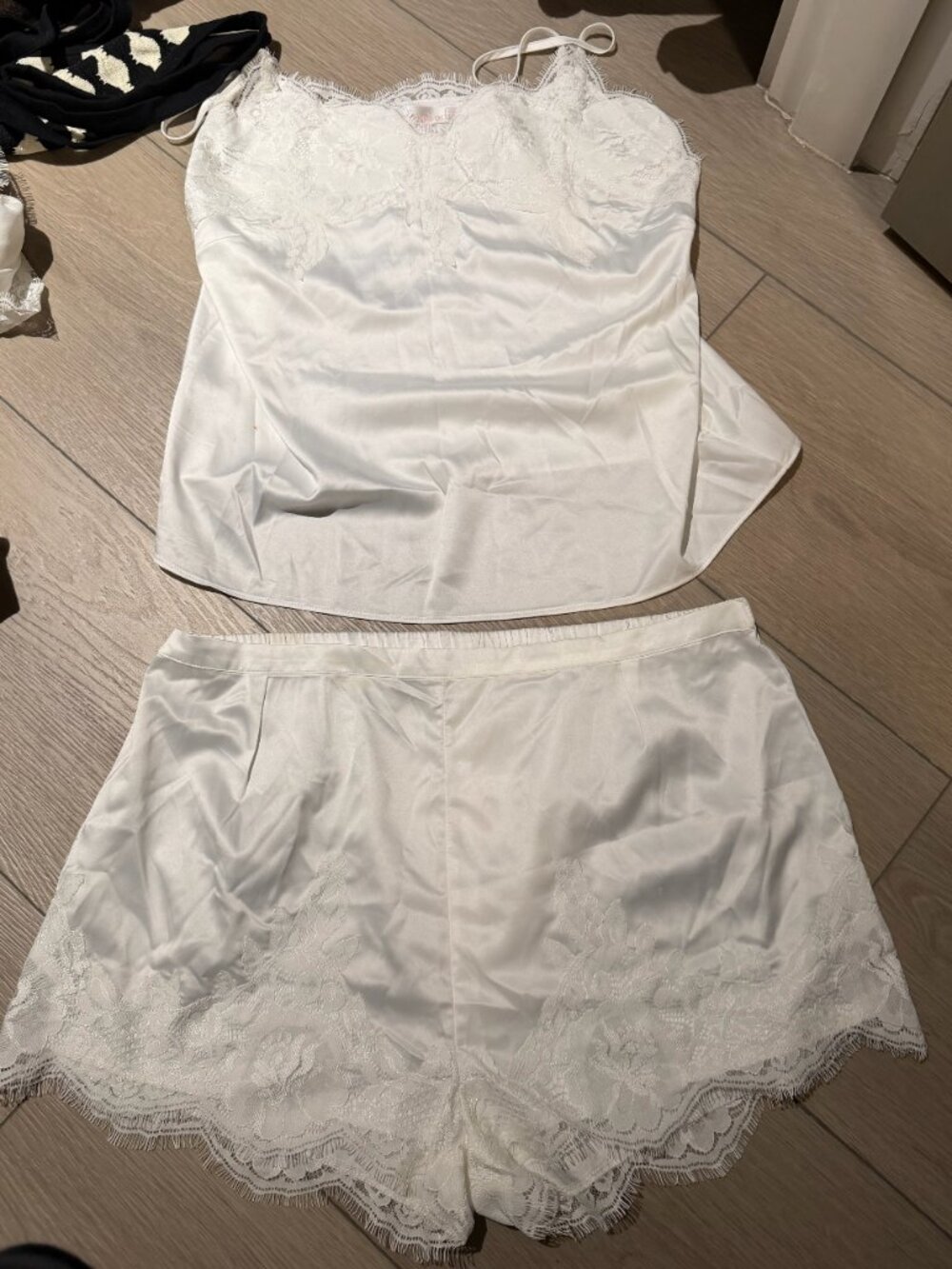 Homebodii Olivia Lace Cami Set - Picture 4 of 12